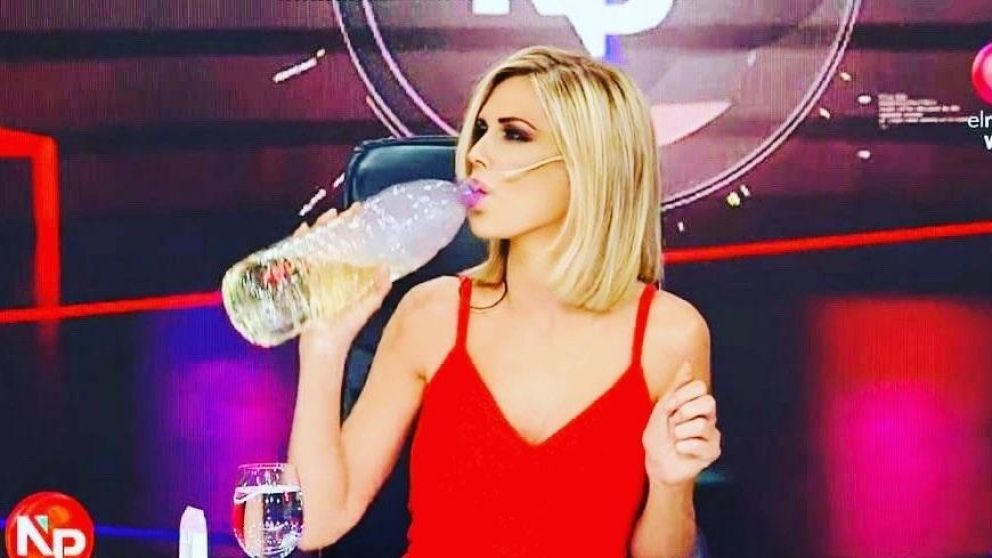 Viviana Canosa bebió el compuesto químico en vivo y generó polémica.