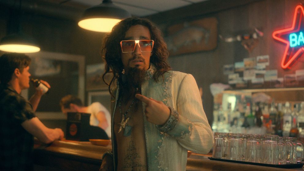 Robert Sheehan interpreta al extrovertido Klaus en "La Academia Umbrella".