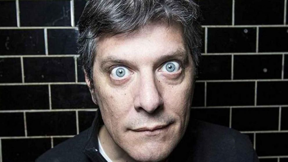 Indignado con la nueva ley.