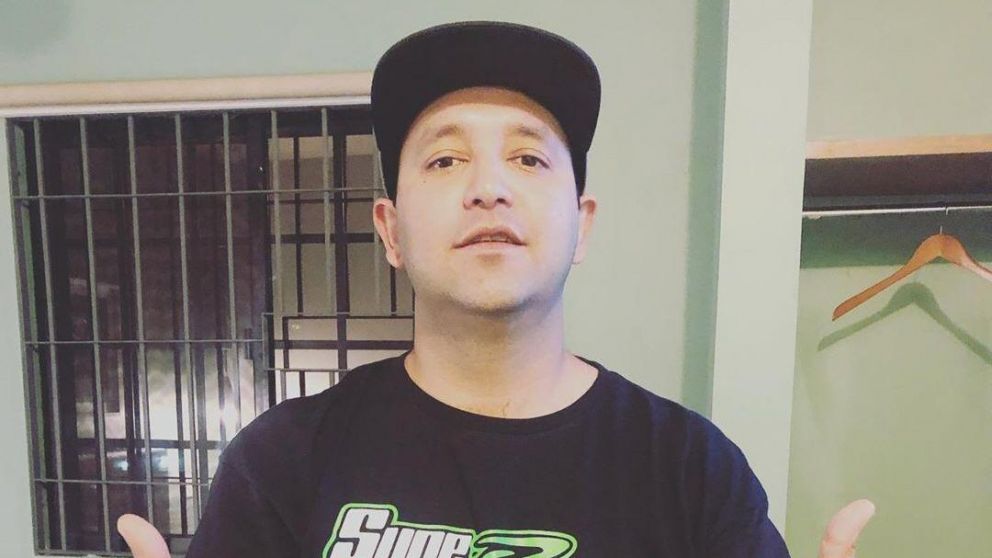 En 2002 comenzó su carrera artística, de casualidad.