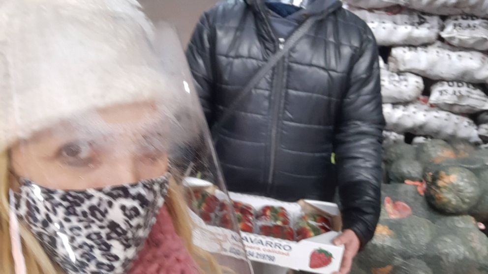 con su amigo Maldonado compran en el Mercado Central.