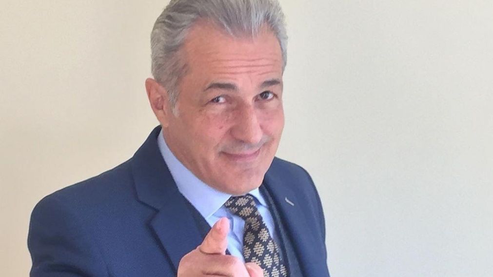 Se recibi� de coach.