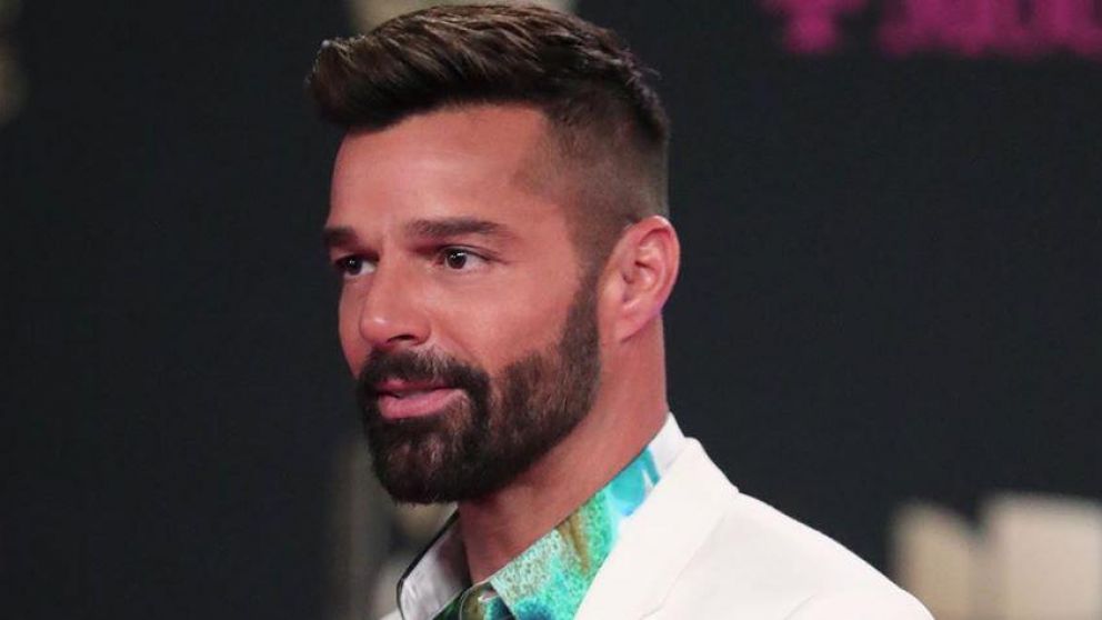 En plena cuarentena, el artista disfruta del amor de sus hijos y su esposo.