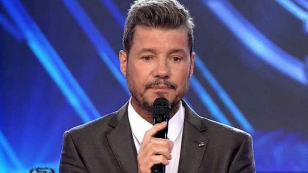 Envuelto en mil escándalos.