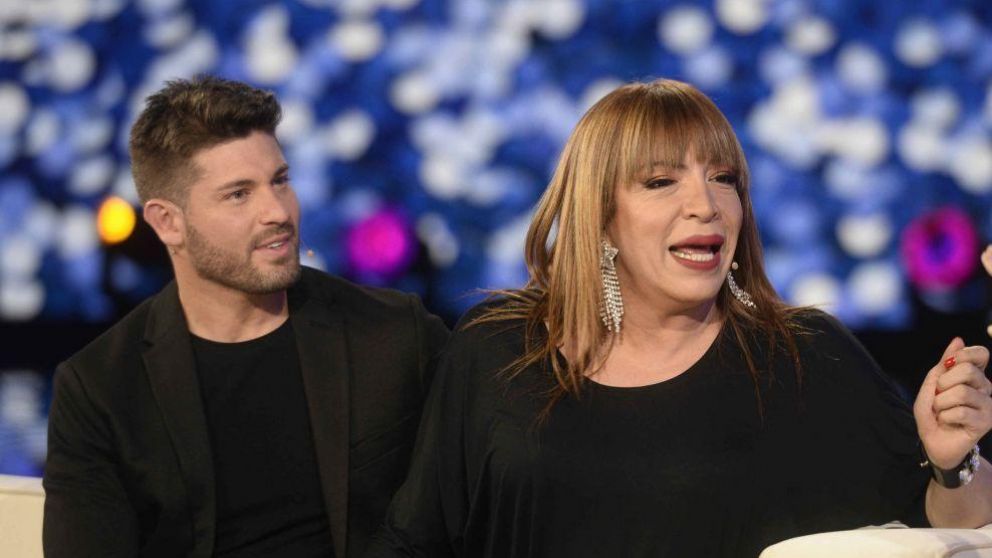 Ola de contagios en la farándula.