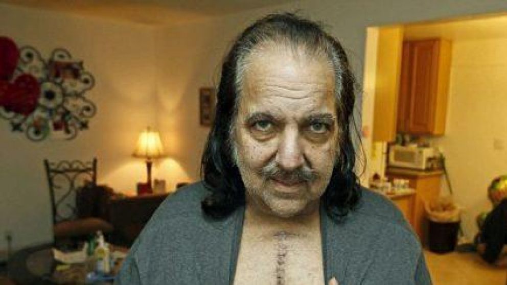Ron Jeremy podría afrontar cadena perpetua.