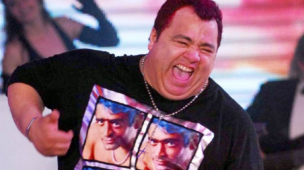 La Tota, amigo y compañero de ruta del cantante.