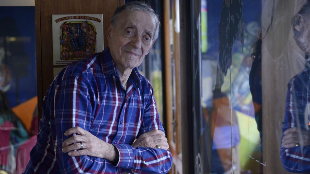 Pasa sus días en un gerátrico cordobés, donde su hija lo cuida y sigue de cerca. (Fernando Pérez Re/Crónica)