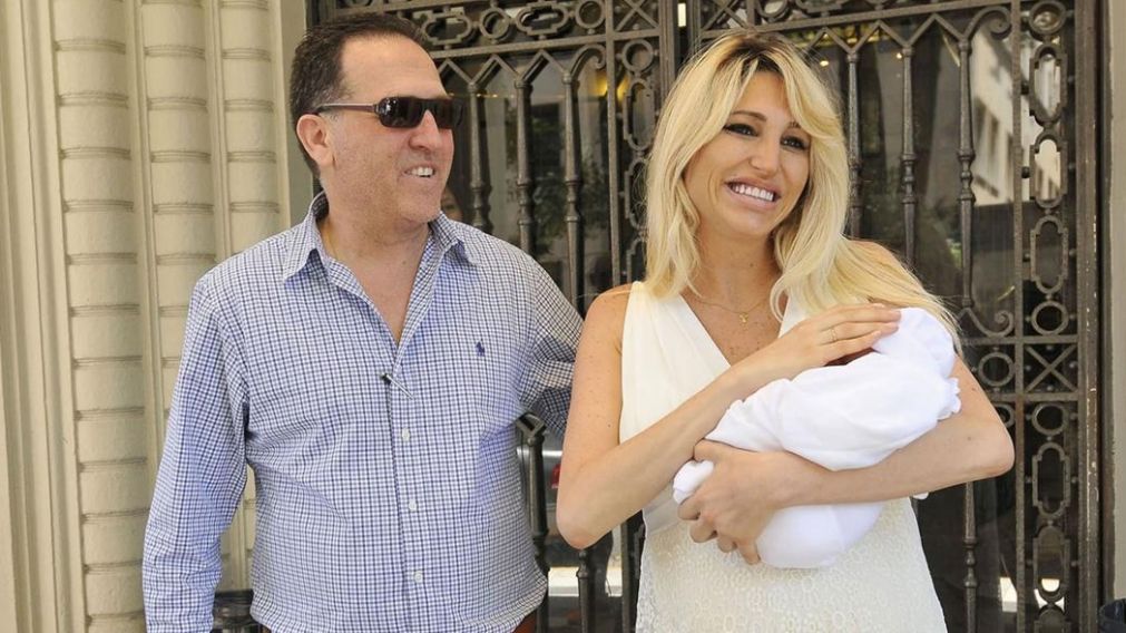 Le pide 28 millones de pesos a su ex.