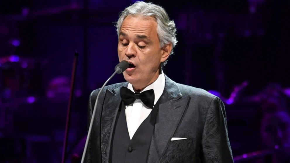 Gran gesto del tenor italiano.