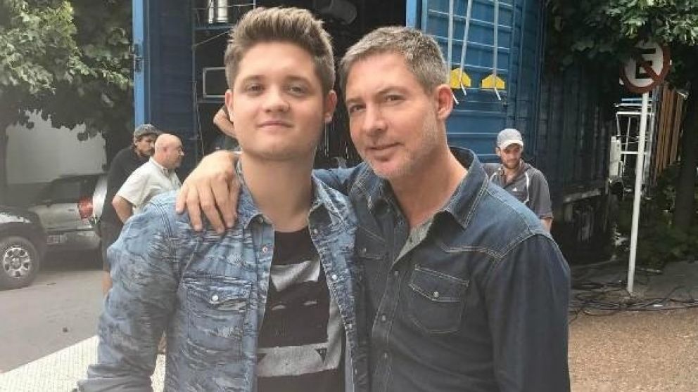 El joven y el productor, apasionados por la actuación.