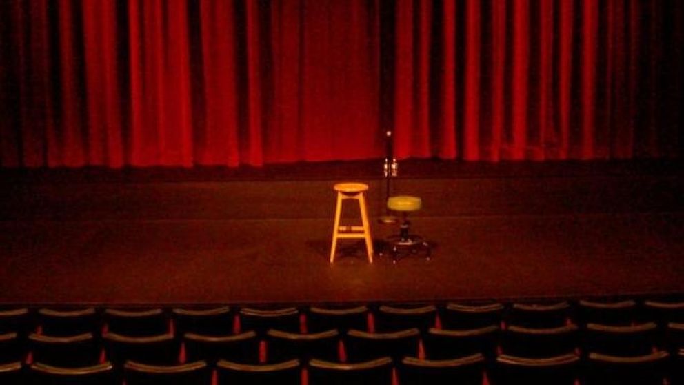 El teatro deber� esperar.