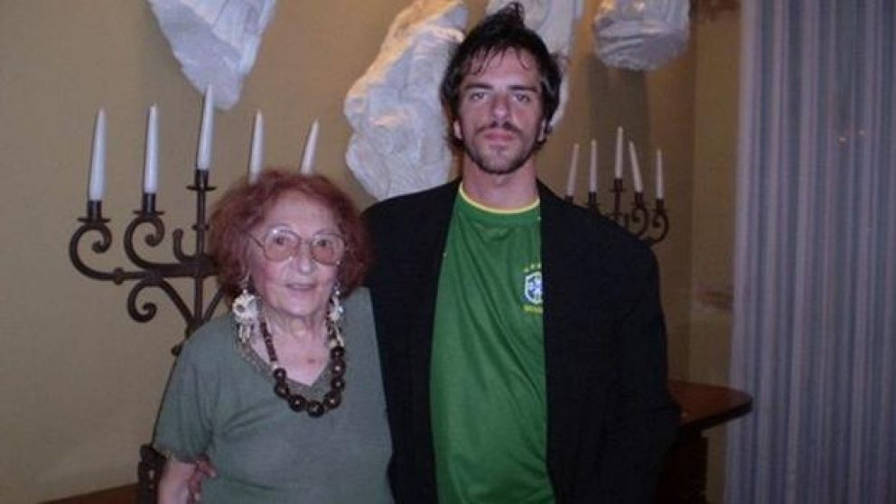 El hombre sueña a lo grande desde su celda.