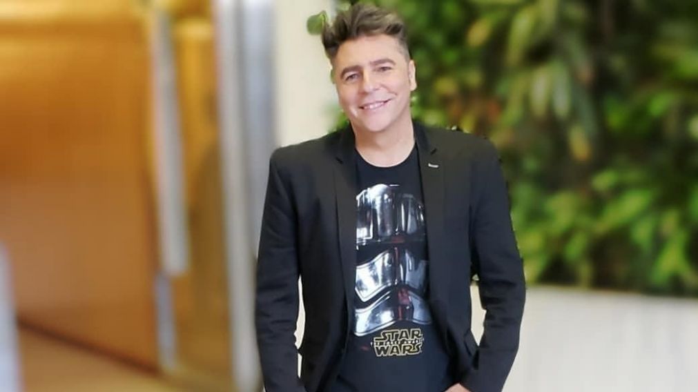 Apela a la creatividad para continuar con su vida sexual.
