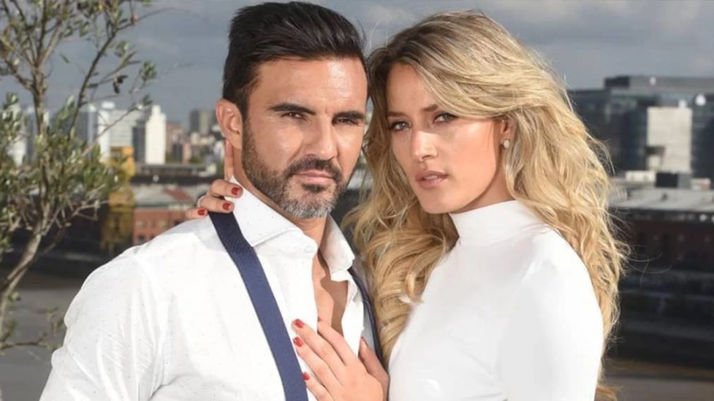 La pareja disfruta de su romance.