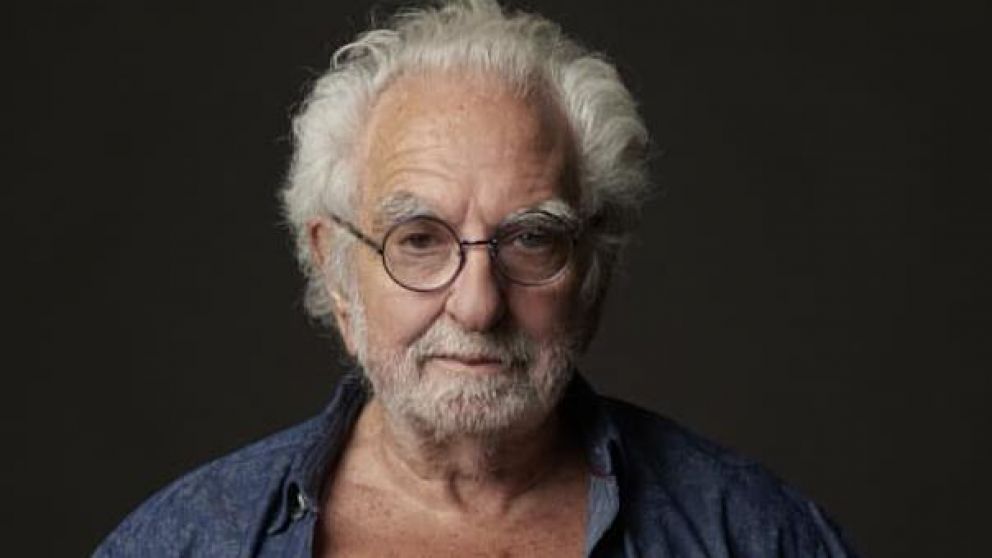 A sus 78 años, el autor saca su costado más sensual.