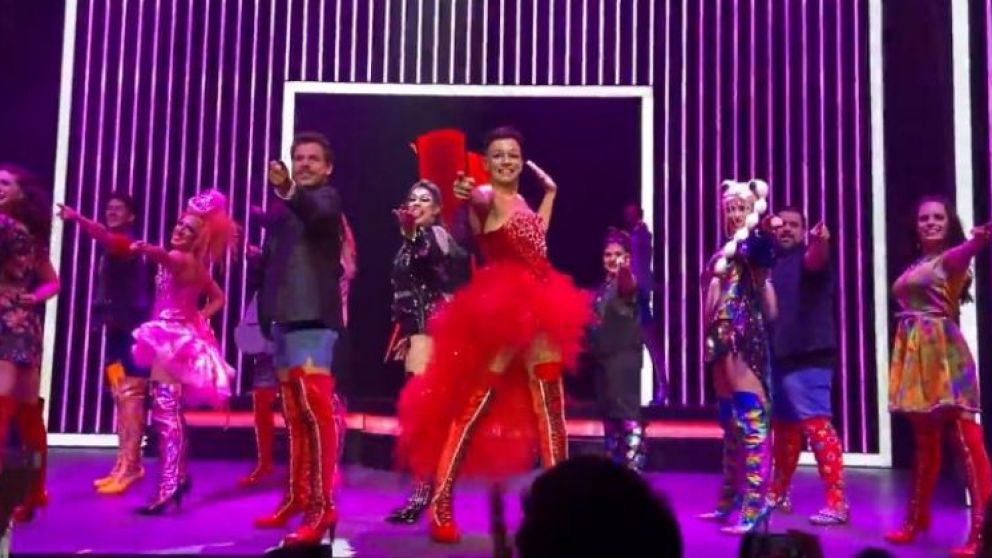 El final, a toda música y alegría.