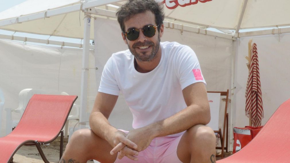 El actor la pasa bomba junto a Laurita y Rufina en la playa. (Pablo Villán/Crónica)