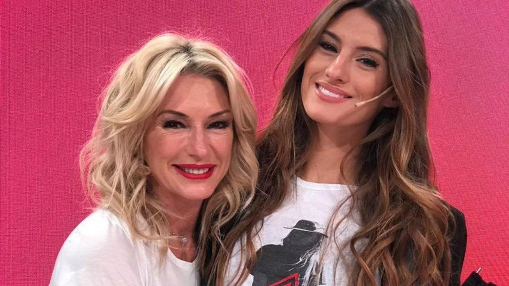 La joven modelo defendió a su madre.