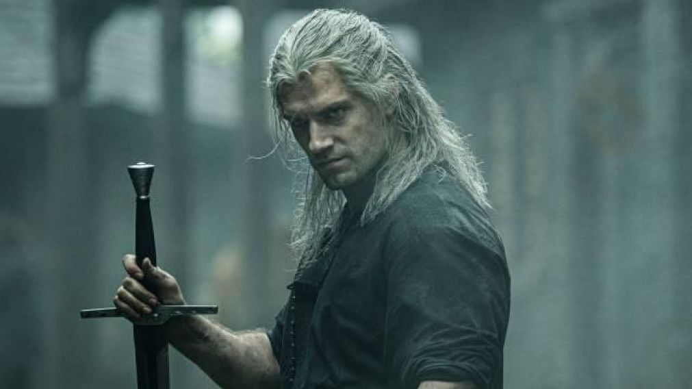 Henry Cavill deja por un rato la capa de Superman y se mete en la piel de un cazador de monstruos.