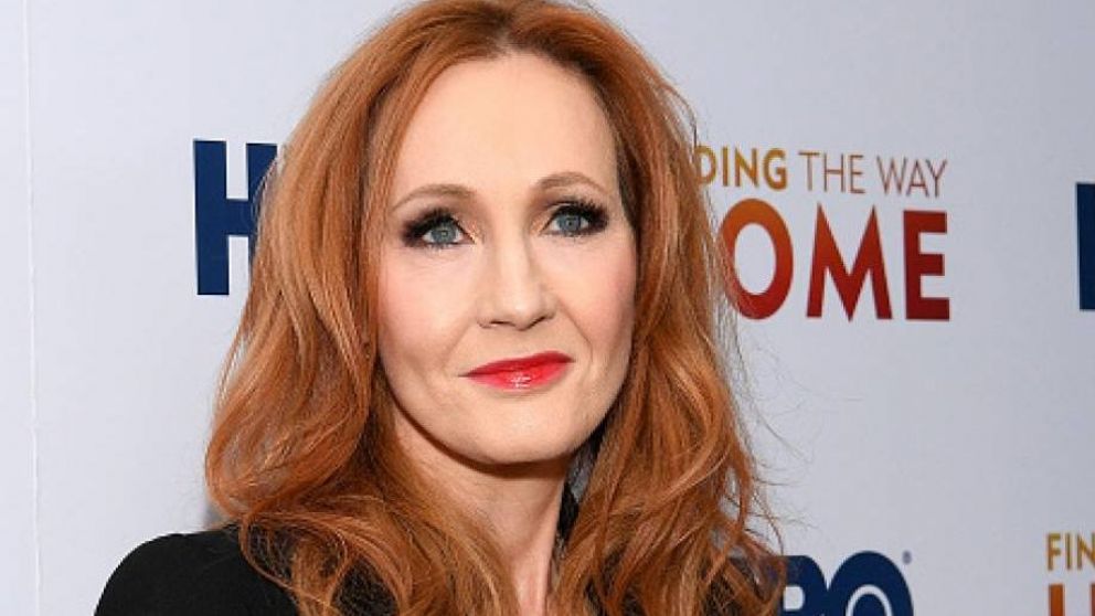 La escritora padeció la furia de las redes.