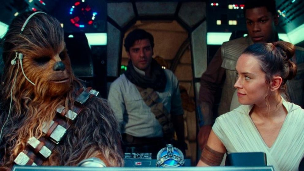 Chewbacca, Poe Dameron, Rey y Finn en una escena del filme.