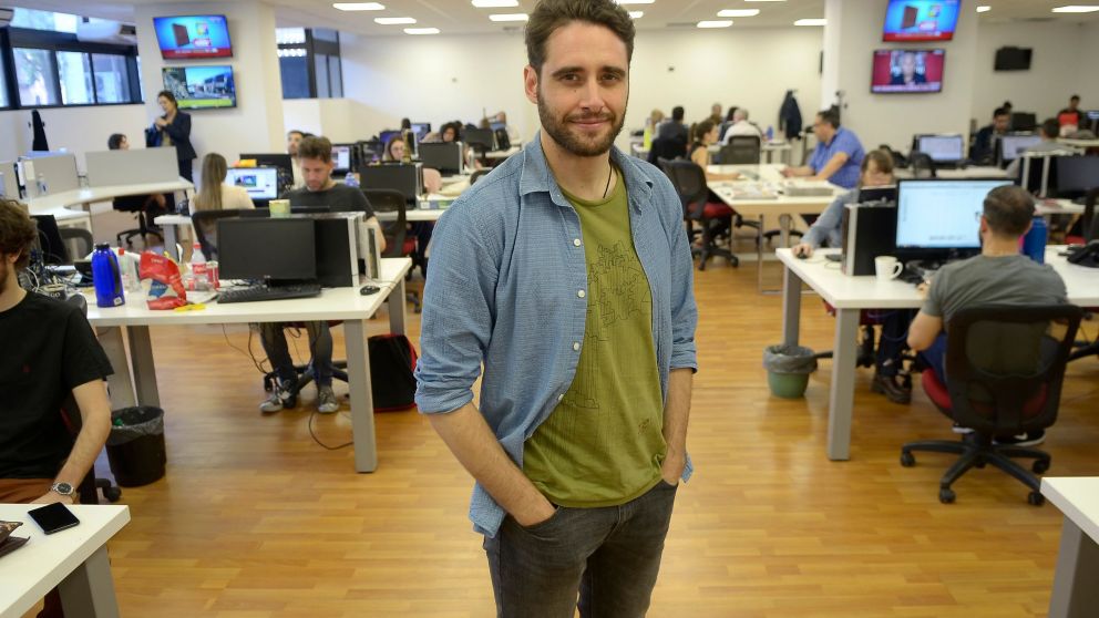 Llorenç González, de España al Teatro Regina con su unipersonal "Tocando al frente" (Fernando Pérez Re/Crónica).