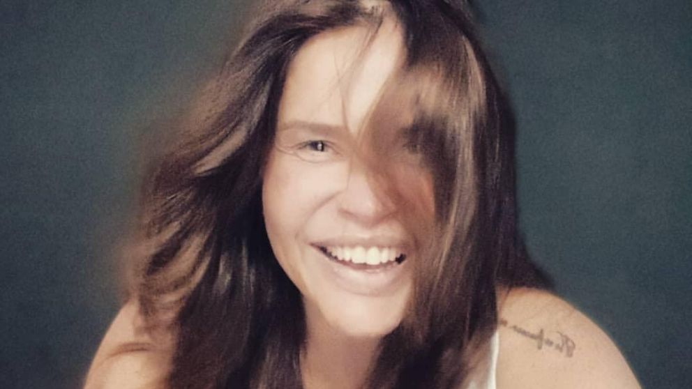 Nazarena Vélez subió la temperatura antes que el verano.