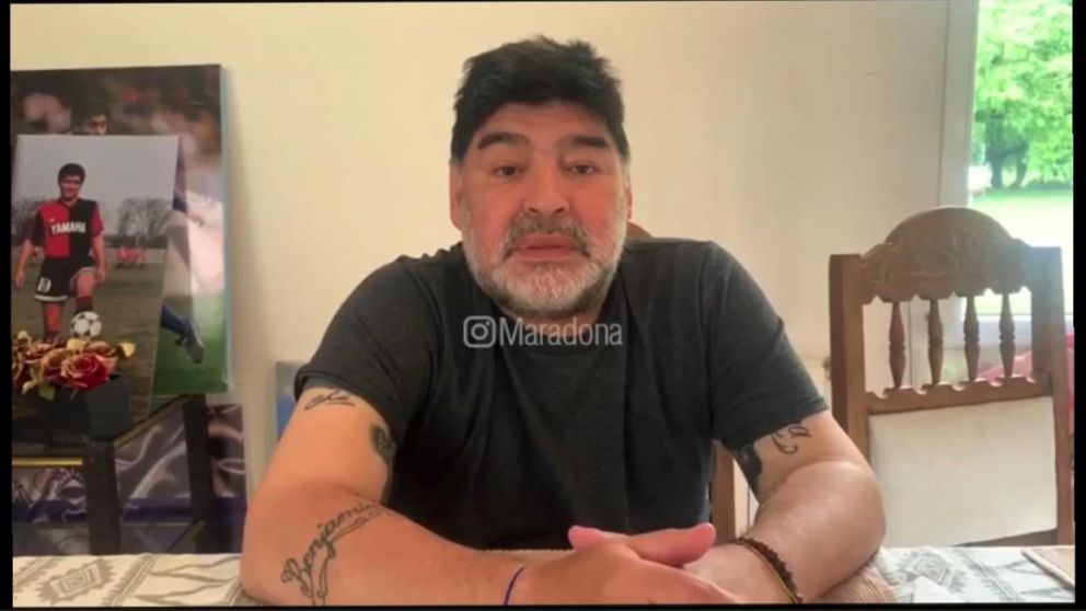 Fuerte mensaje de Diego Maradona contra sus hijas Dalma y Gianinna.