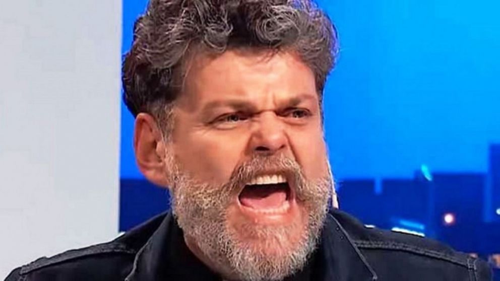 Alfredo Casero discutió con el dueño de un bar y fue ovacionado por los presentes.