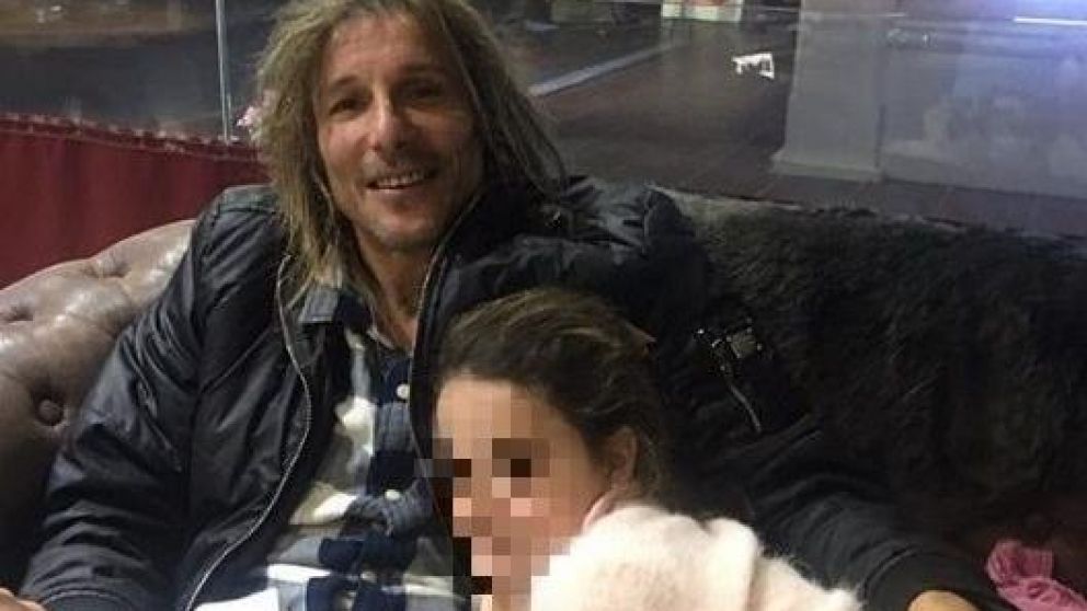 Claudio Paul y su nieta. 