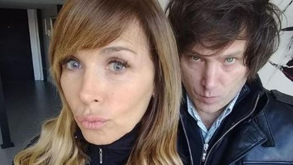 La cantante Daniela se desmayó al aire cuando brindaba una entrevista.