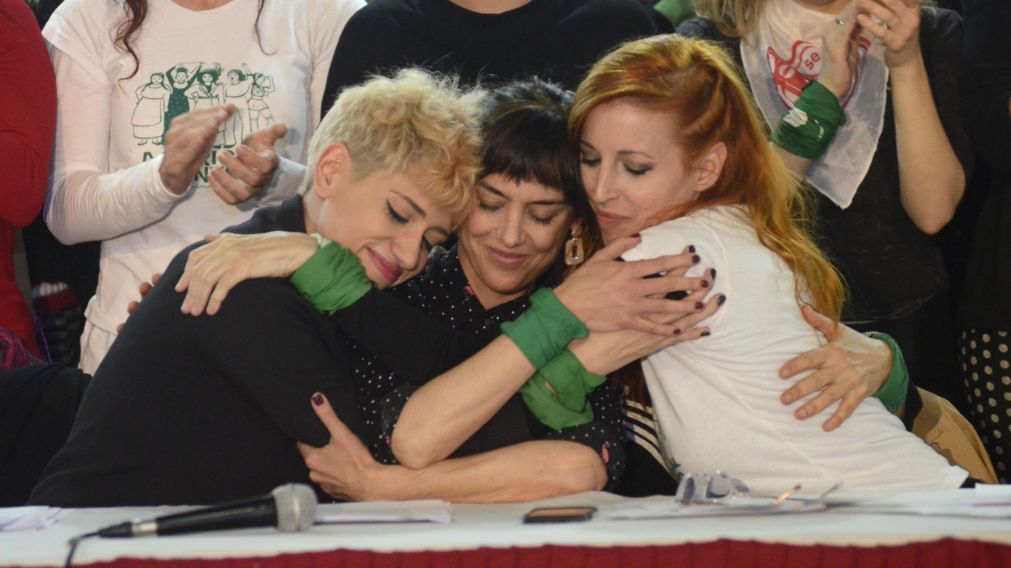 Al igual que a Thelma Fardin, las actrices acompa�aron a la joven maquilladora (Cr�nica/Fernando P�rez Re)