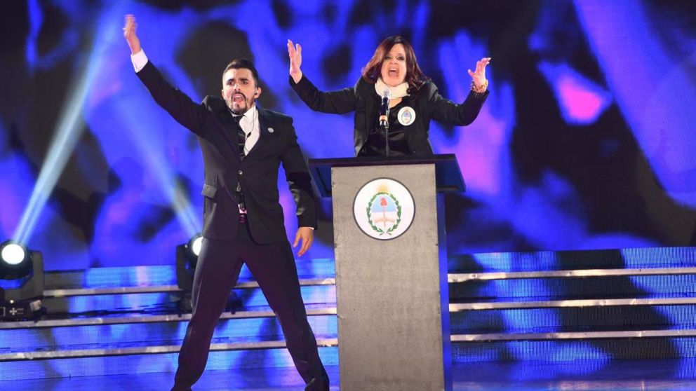 La actriz apareció en el papel de la ex presidenta.