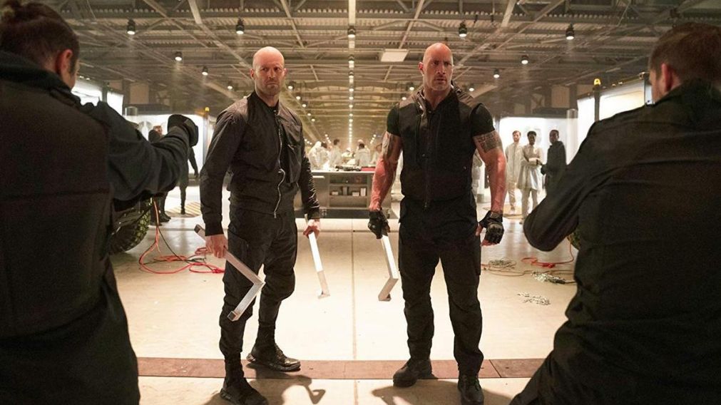 Luke Hobbs (Dwayne “La Roca” Johnson) y Deckard Shaw (Jason Statam) se cortan solos.