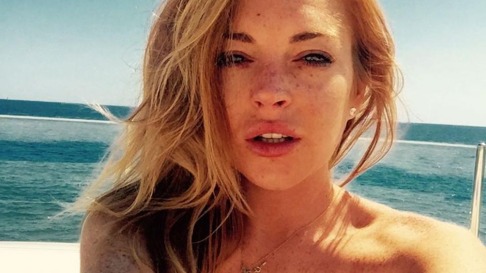 Lindsay Lohan posó desnuda en su cumpleaños.