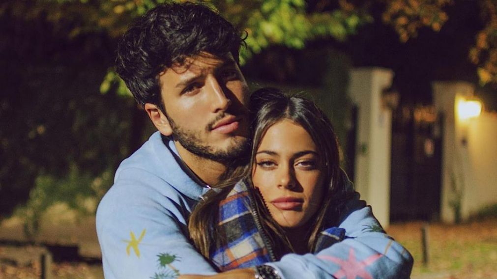 Tini Stoessel y Sebastián Yatra, a los besos.