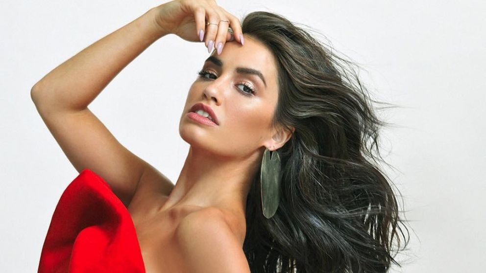 La artista deslumbró con su belleza.