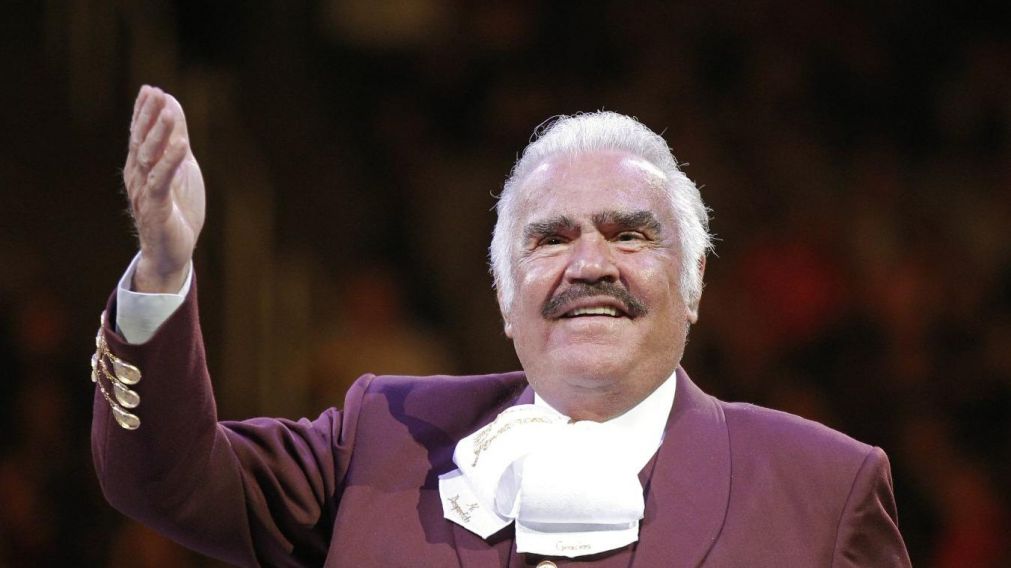 Actitud homofóbica del artista mexicano de 79 años.
