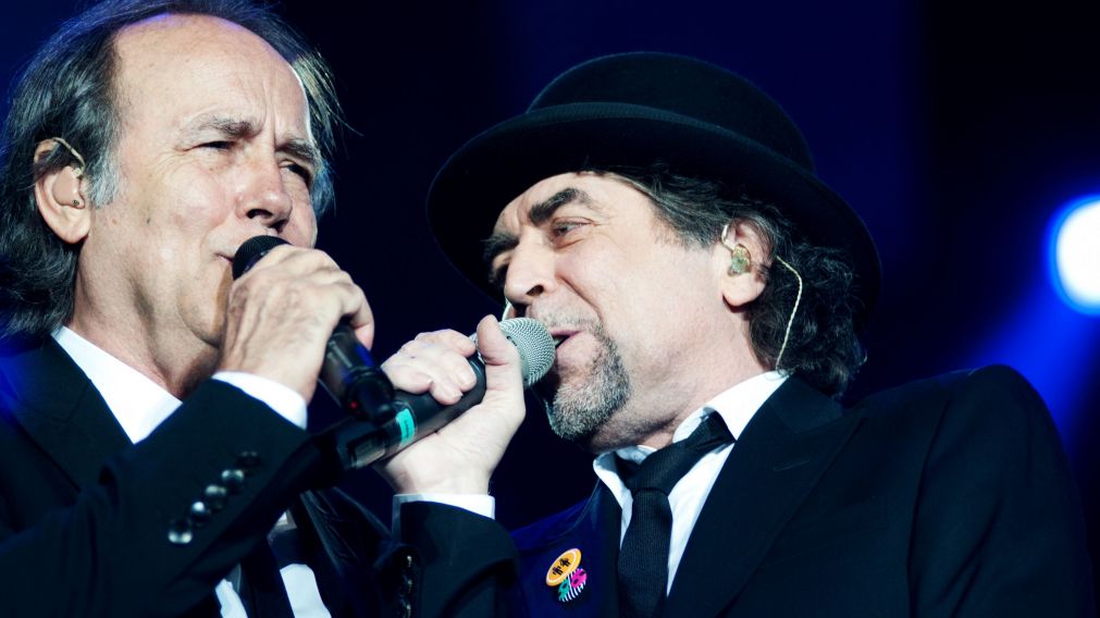Joaqu�n Sabina y Joan Manuel Serrat en el estadio Luna Park el 17 de abril del 2012.Foto, Martin Felipe