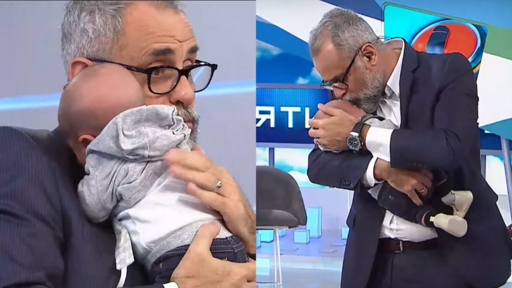 El tierno momento entre el conductor y su nieto. 