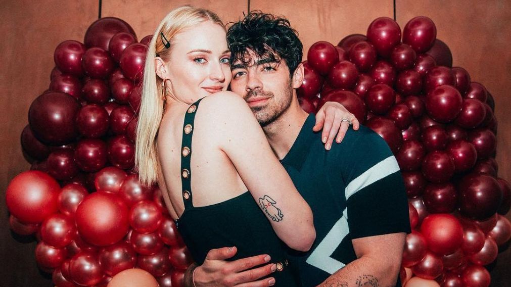 La actriz de "Game of Thrones" y el cantante pop, casados.