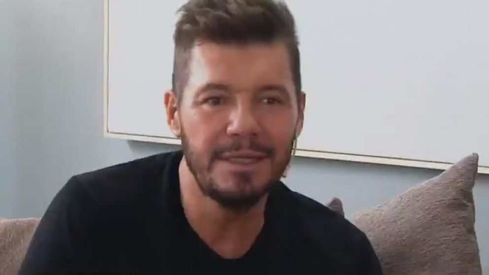 El conductor en una entrevista profunda y emotiva.