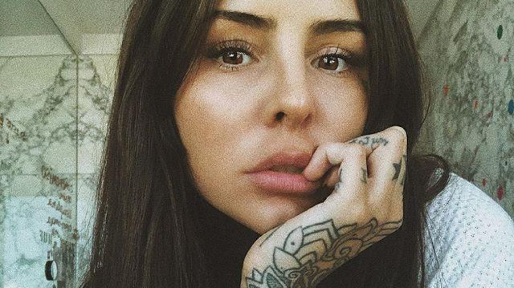 La hija de Marcelo Tinelli se desnuda en las redes sociales.
