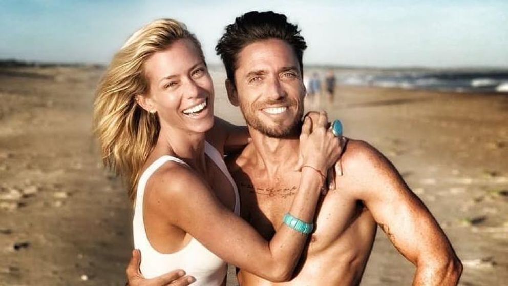 La foto sensual de la modelo y el empresario.