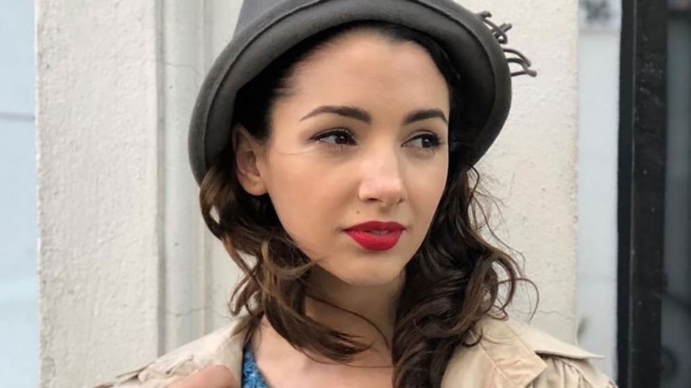 La hermana de la actriz le cree a Juan Darthés.