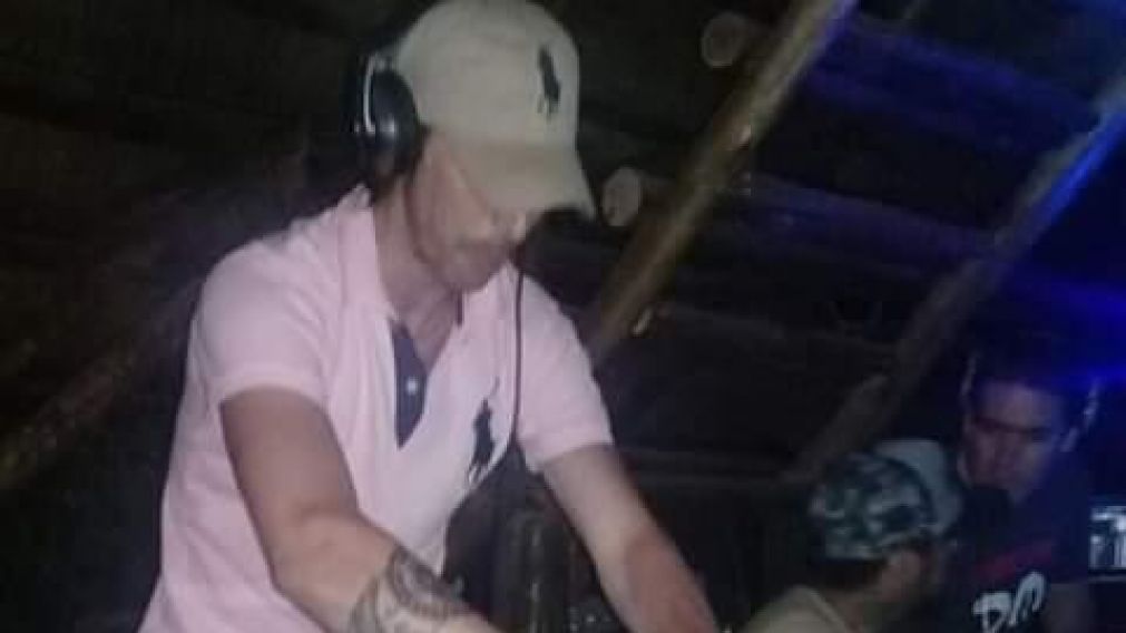 El mediático se lucirá como dj.