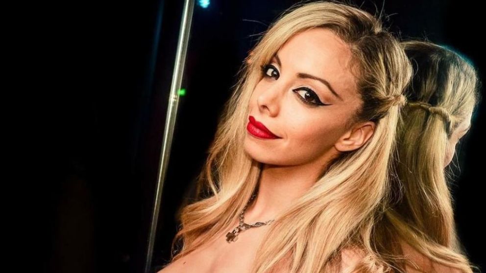 La rubia alentó a su novio futbolista.