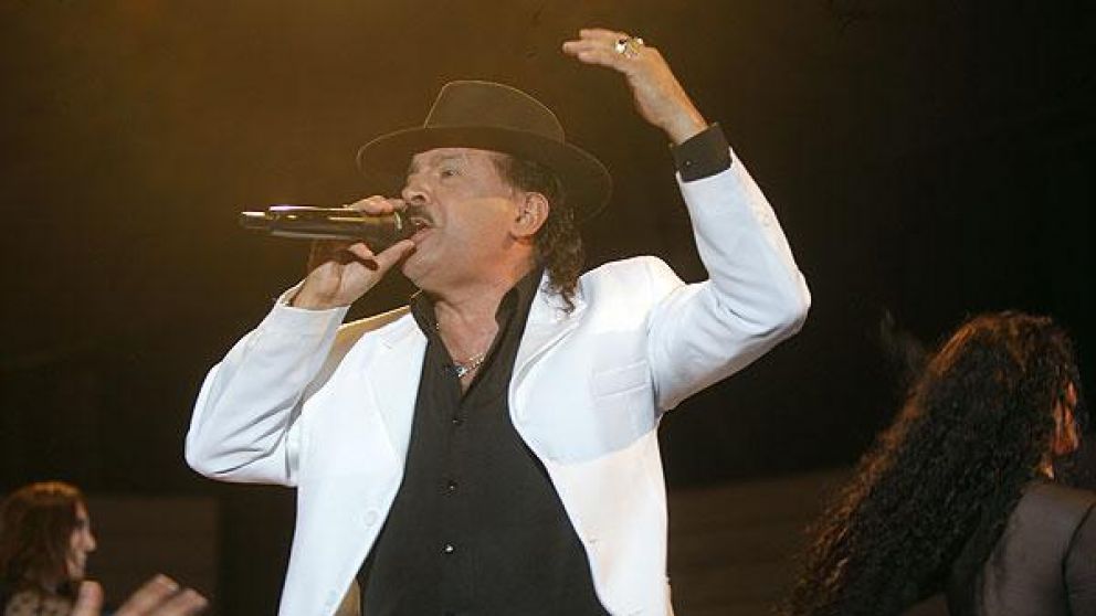 Preocupa la salud del cantante.