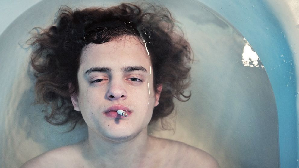 Ferro compone a Carlos Robledo Puch y le imprime el semblante preciso al asesino.